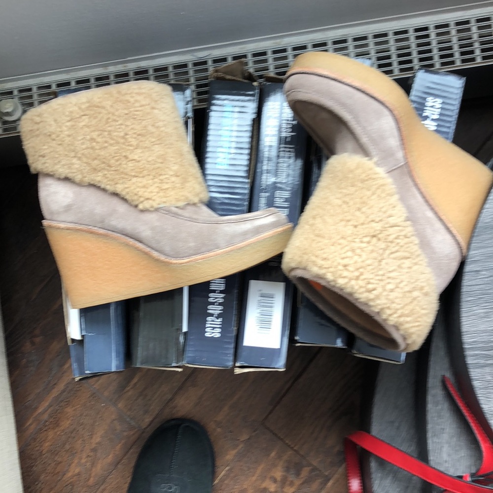 Ugg’s Flash $65 - image 6